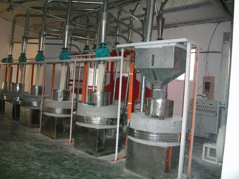 產(chǎn)品名稱(chēng)：20噸--30噸石磨面粉機(jī)組
產(chǎn)品型號(hào)：
產(chǎn)品規(guī)格：